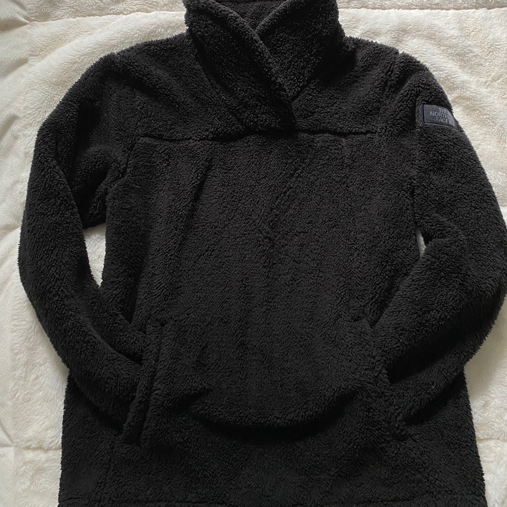 North face pull over
